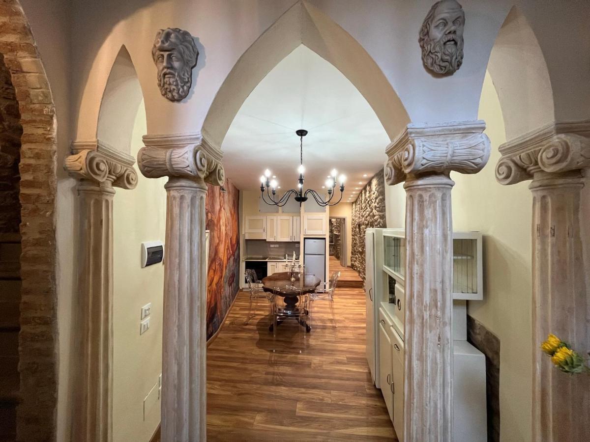 Cortona Suite - The House With Well And The Frescos Palace Exterior foto